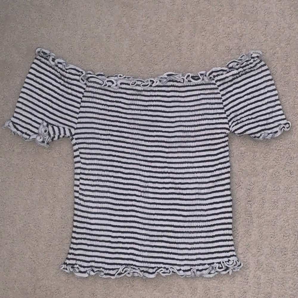 black and white crop top